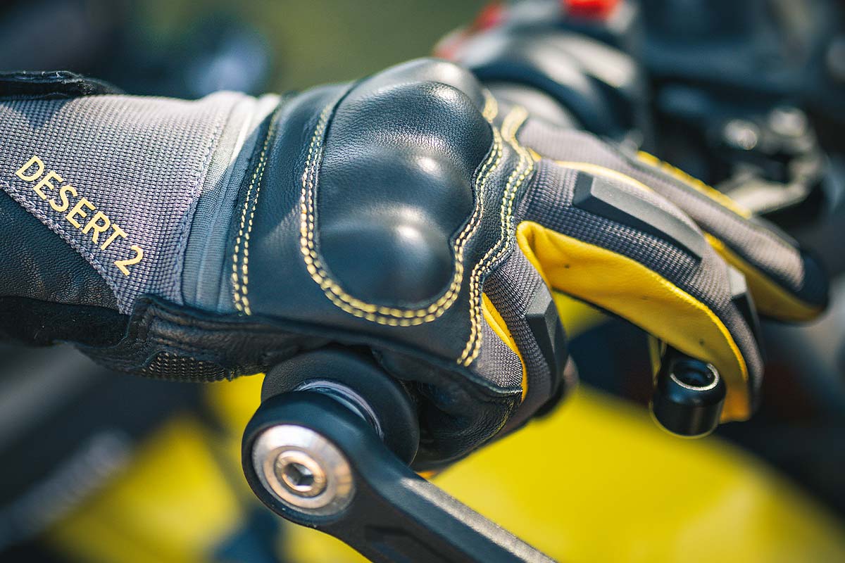 FAHRERAUSSTATTUNG | HANDSCHUHNEUHEITEN - HAND DRAUF